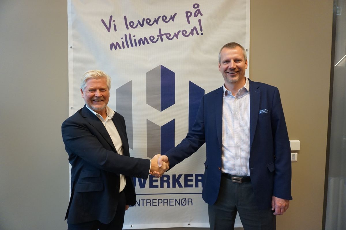 Daglig leder Bjarne Bratland i Håndverkeriet (til venstre) og konsernsjef i Solid Gruppen, Terje Lyngaas. Foto: Solid Gruppen