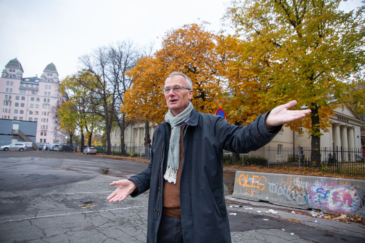 Kjell Kalland, administrerende direktør i Hav Eiendom, på området slik det ser ut i dag. Foto: Hav Eiendom