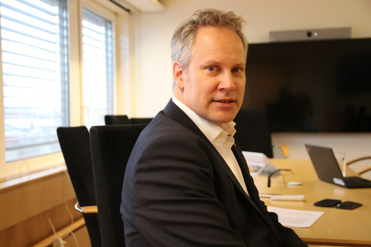 Samferdselsminister Jon-Ivar Nygård (Ap) skal lede innspillsmøtet om organiseringen av veisektoren.
