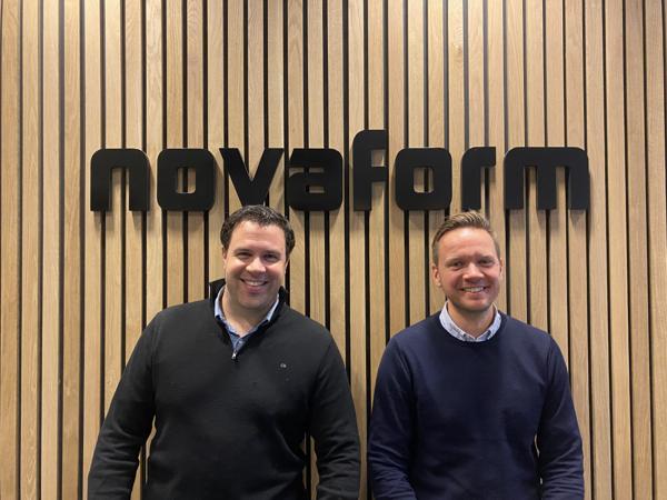 Daglig leder Bjørnar Gilje (t.v) og Jørn Henrik Helleseth, avdelingsleder anlegg i Novaform Bergen.