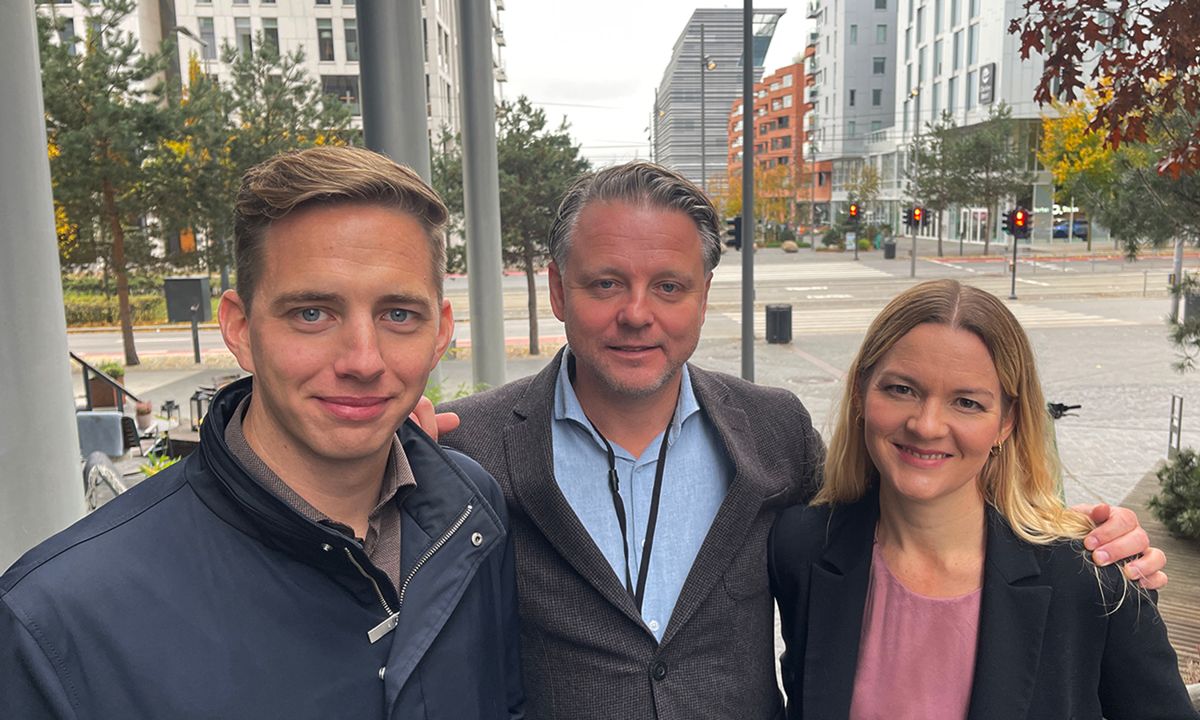 Regiondirektør Erland Sveum flankert av sine to avdelingsdirektører, Asle Kosbergløkk og Astrid Bugge. Foto: HRP