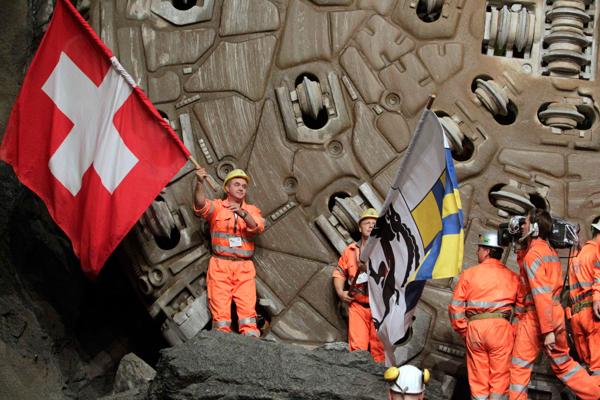 Sveitsiske bygningsarbeidere kan flagge med topplassering i Workwear Gurus’ rangering av verdens beste land for bygningsarbeidere: Foto: AP Photo/Christian Hartmann