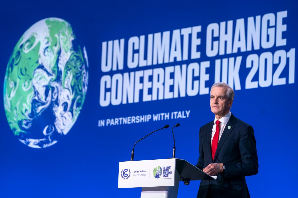 Statsminister Jonas Gahr Støre (Ap) på talerstolen under klimatoppmøtet i COP26 i Glasgow nylig. Foto: Terje Pedersen / NTB