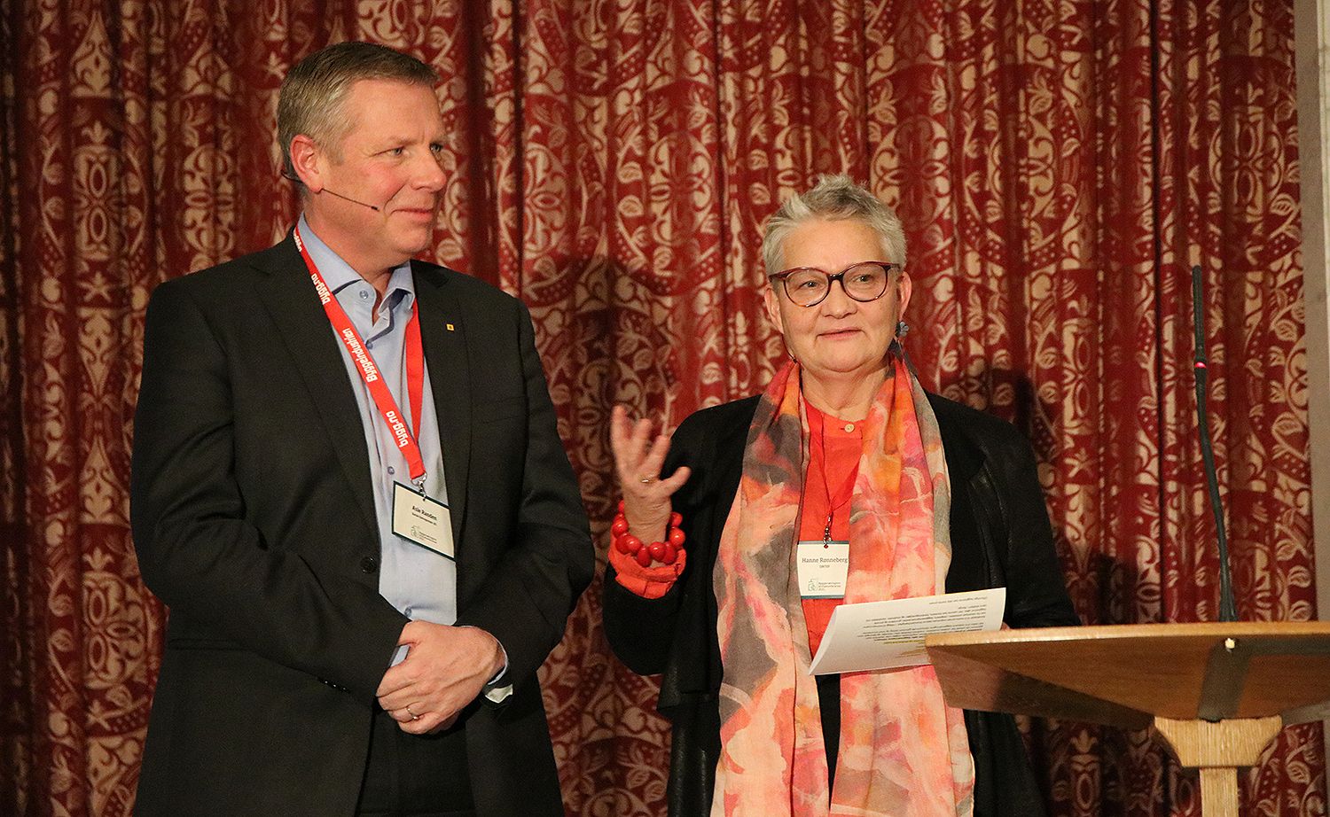 Styreleder Asle Randen i EBAO og juryleder Hanne Rønneberg.