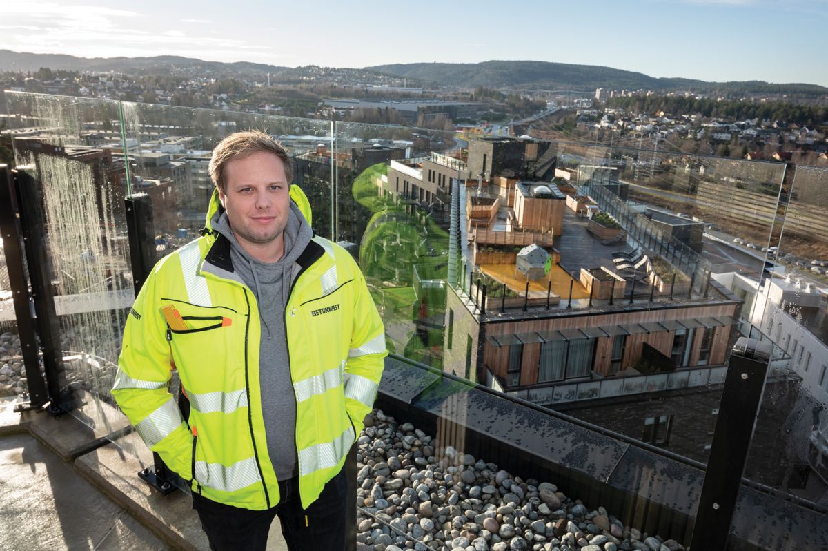 Thomas Breian, ass. prosjekteringsleder i Betonmast Boligbygg, på taket av Snølia i Lørenskog, 19.11.2021
Foto: Trond Joelson, Byggeindustrien