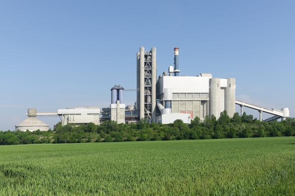 Schwenk Norge får sement fra fabrikken Bernburg i Tyskland. Foto: Schwenk
