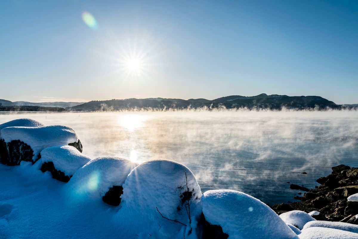 20 minus, is, frostrøyk og kulde i båthavna i Stjørdal i februar i år. Sibirkulde fra øst gjør at det blir iskaldt i store deler av landet fram til onsdag. Foto: Gorm Kallestad / NTB