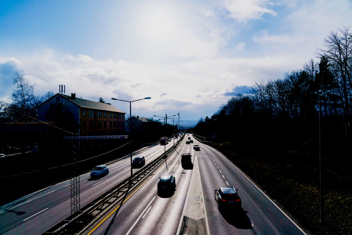 Snitthastigheten på norske hovedveier er på 66,9 kilometer i timen, viser en ny undersøkelse. Foto: Stian Lysberg Solum / NTB