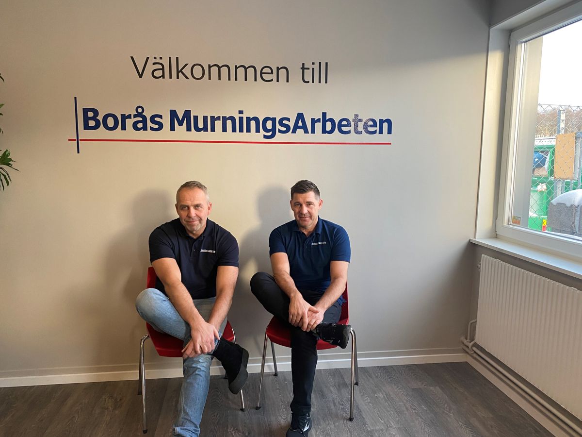 Eierne Ralf Lidberg (t.v) og Ulf Johansson i Borås Murningsarbeten blir nå en del av Håndverksgruppen. Dette blir det fjerde svenske selskapet som inngår i konsernet. Foto: Privat