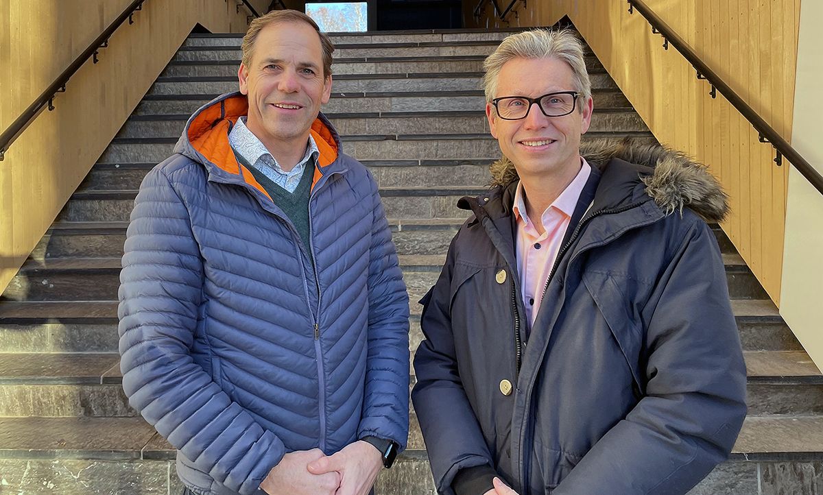 Administrerende direktør Lars Chr. Fredenlund i Cobuilder (t.v.) og Harald Hesselroth, administrerende direktør i Standard Online. Foto: Cobuilder