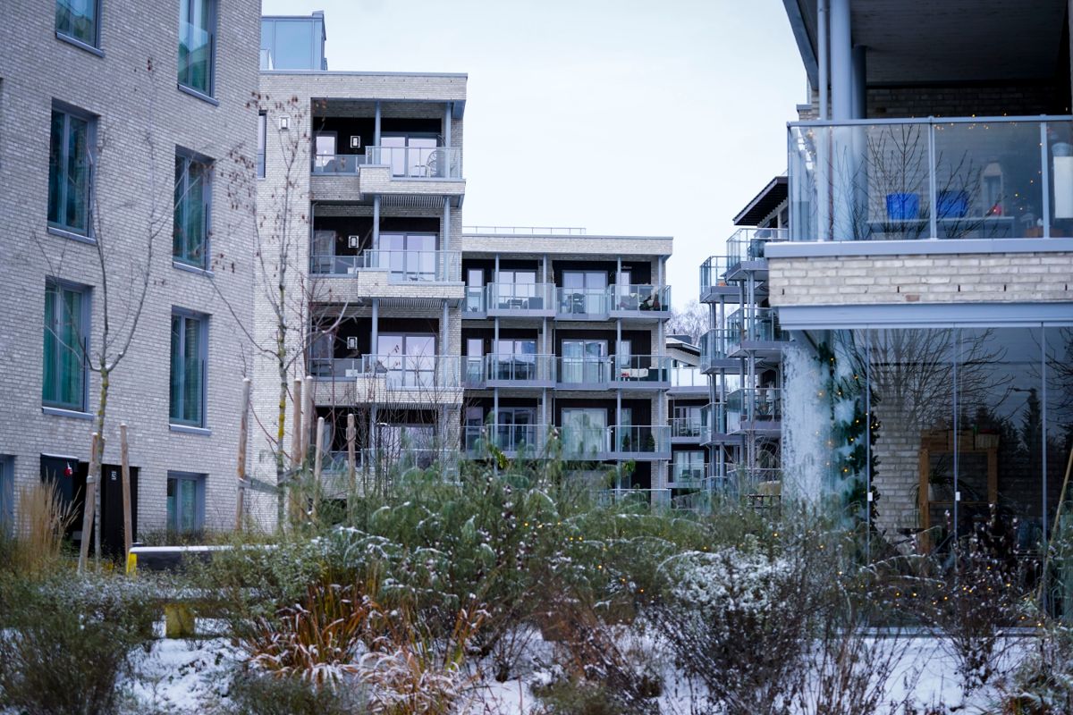 Boligene som bygges nå er for store og dermed dyre, mener boligprodusentene som vil ha lov til å bygge flere mindre boliger enn de kan i dag. Foto: Lise Åserud / NTB