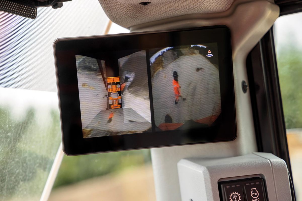 Hjullasteren er utstyrt med et Aerial Angle kamerasystem med 270 graders fugleperspektiv over arbeidsområdet.