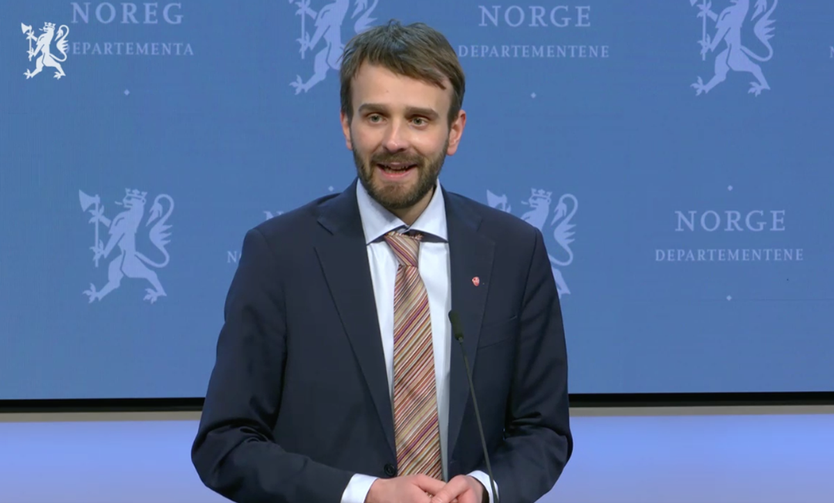 Næringsminister Jan Christian Vestre sa at Norges-modellen skal bli gullstandarden for et seriøst arbeidsliv. Foto: Skjermdump