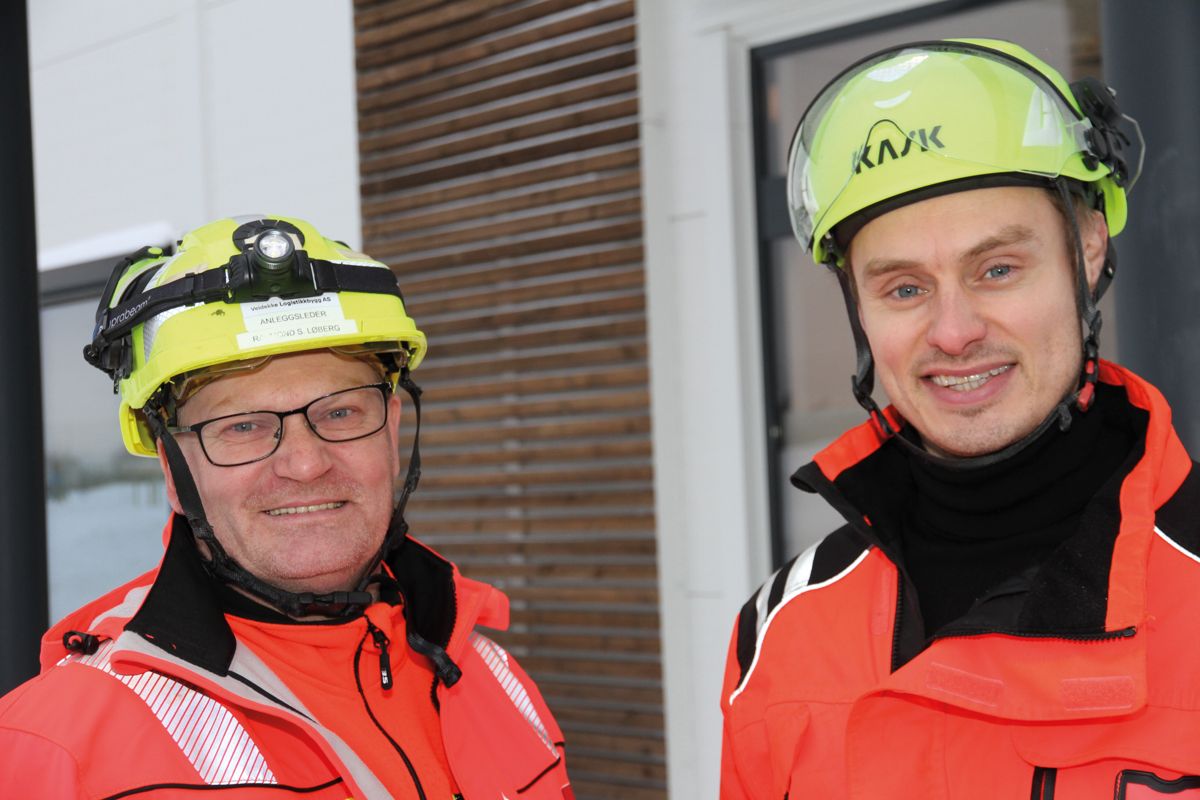 Anleggsleder Raymond Stulen Løberg (til venstre) og prosjektleder Martin Johan Schønning Sture i Veidekke Logistikkbygg, er tilfredse med prosjektgjennomføringen.
