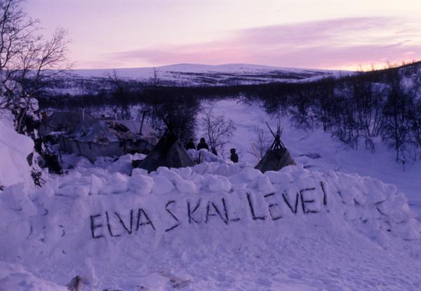 Demonstrasjon i 1979 mot utbygging av Alta-Kautokeinovassdraget. Flere hundre norske elver er vernet. Foto: Per Løchen /NTB