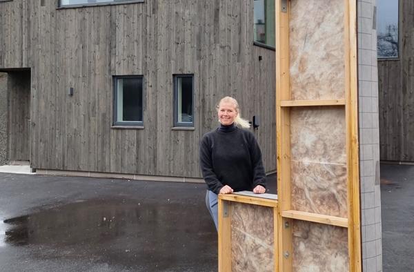 Kari Soltveit Westgård og familien er blant de første i Norge til å bygge boligen med det norsk-utviklede elementsystemet fra Eon Element. Foto: Privat