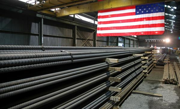 Amerikansk stålindustri får nå tilgang på billigere stål etter at USA har inngått en avtale med Japan. Bildet er fra en stålfabrikk i Minnesota i mai 2019. Arkivfoto: Jim Mone / AP / NTB