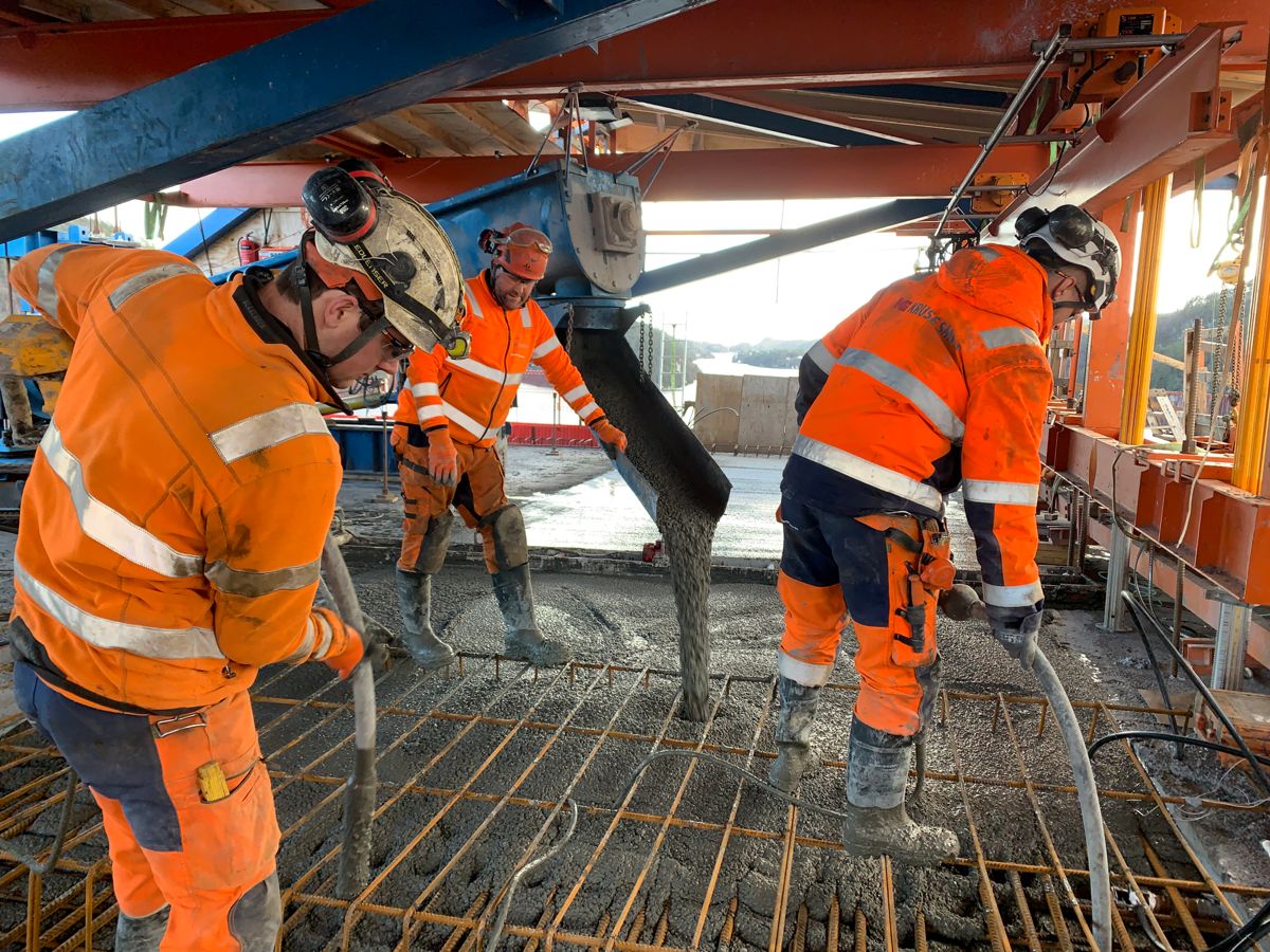 Siste brudekkestøp på Trysfjordbrua ble 17. februar 2022. Foto: Nye Veier