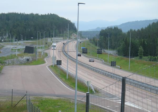 E134 ved Kongsberg er en av strekningene som inngår i det nye veidriftskontrakten. Foto: Anita Tveiten / Statens Vegvesen