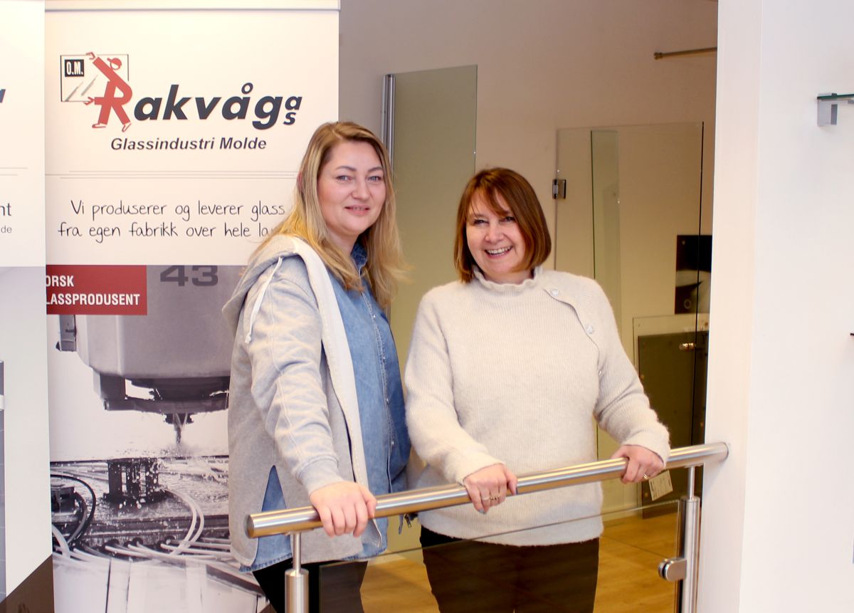 Magdalena Mielus og Hilde Rakvåg styrer O.M. Rakvågs butikk i Molde sentrum. Foto: Glass og Fasadeforeningen