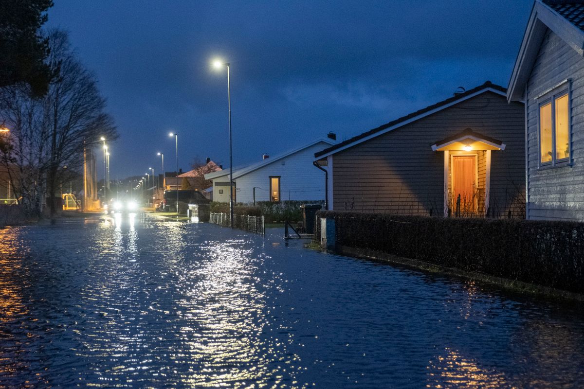 Ekstremværet Elsa førte til stormflo fra Agder til Trøndelag i 2020. Her i Mandal. Foto: Tor Erik Schrøder / NTB