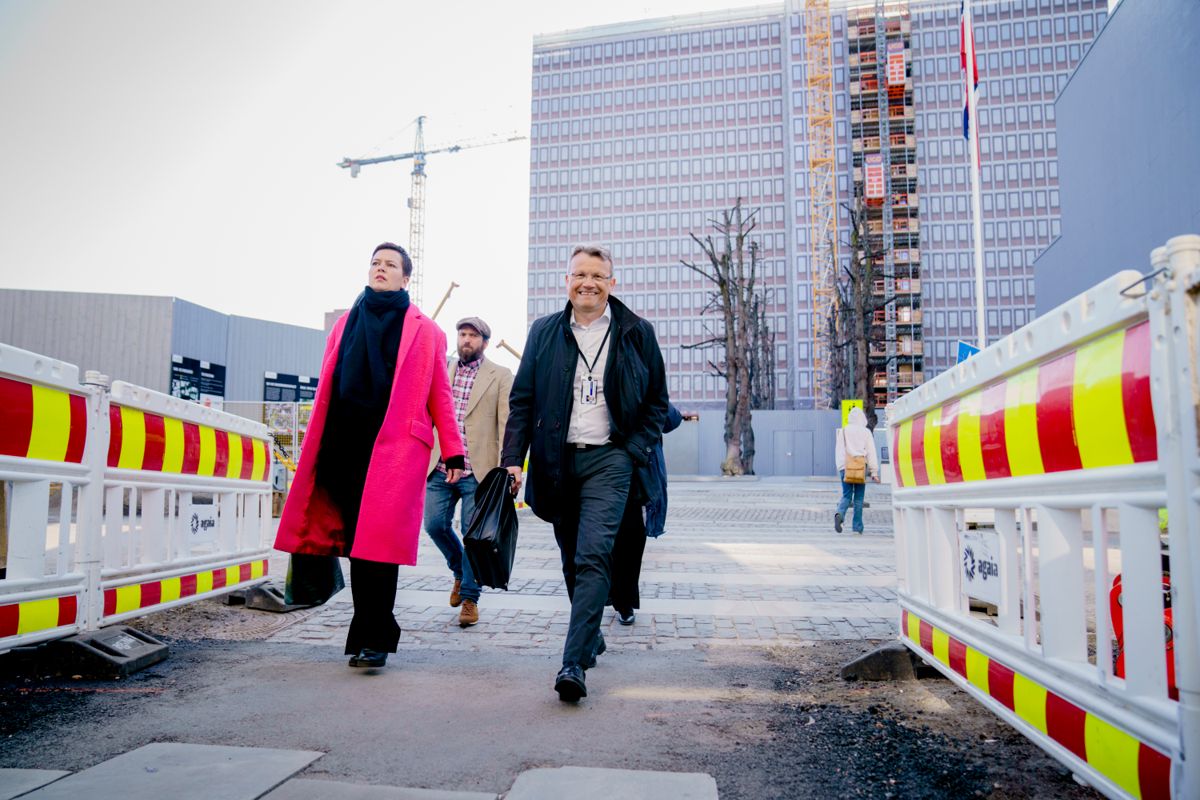 Leder i LO stat Egil André Aas på vei inn til forhandlingene om årets lønnsoppgjør i staten. Foto: Stian Lysberg Solum / NTB