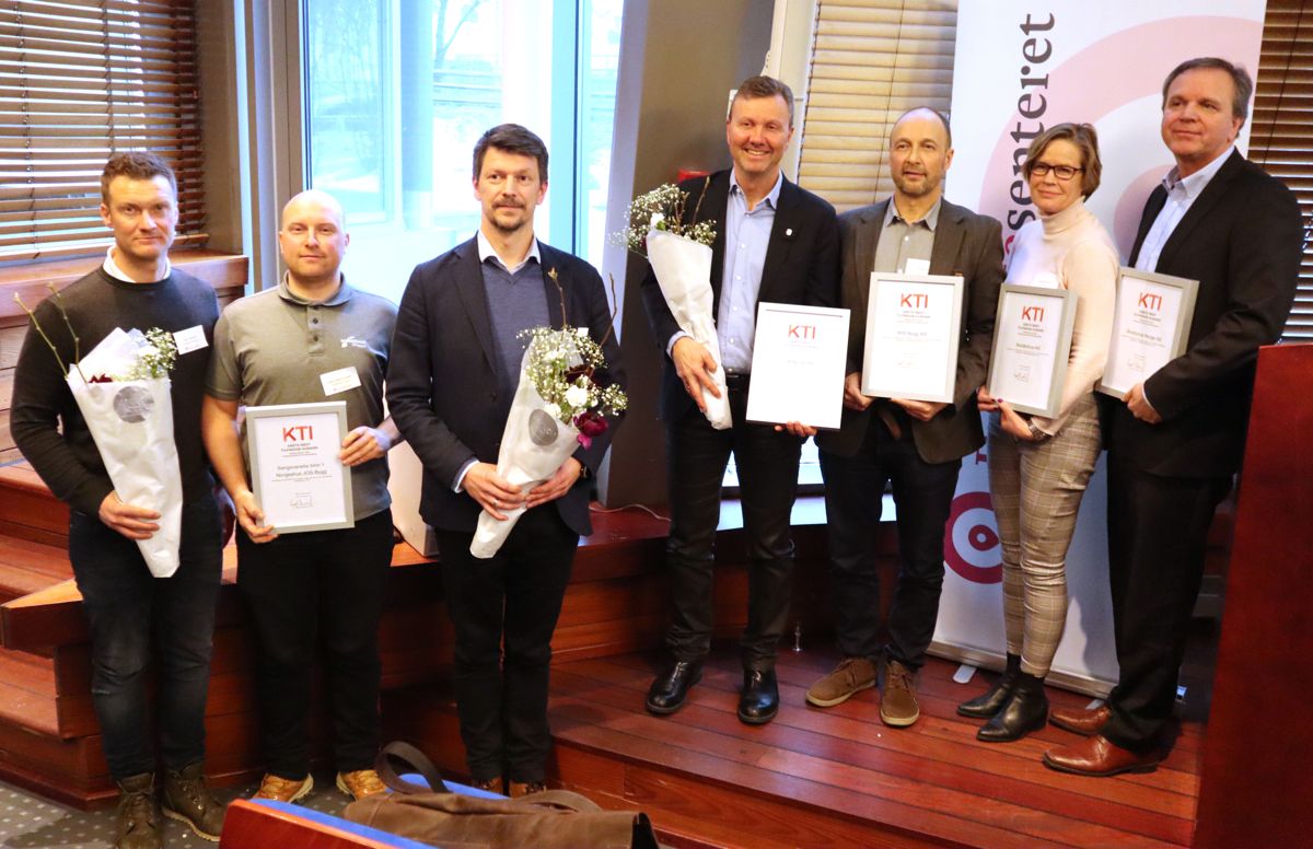 Fornøyde prisvinnere samlet da Prognosesenteret holdt sin årlige kåring av kundetilfredshet innen nyboligmarkedet. Foto: Svanhild Blakstad