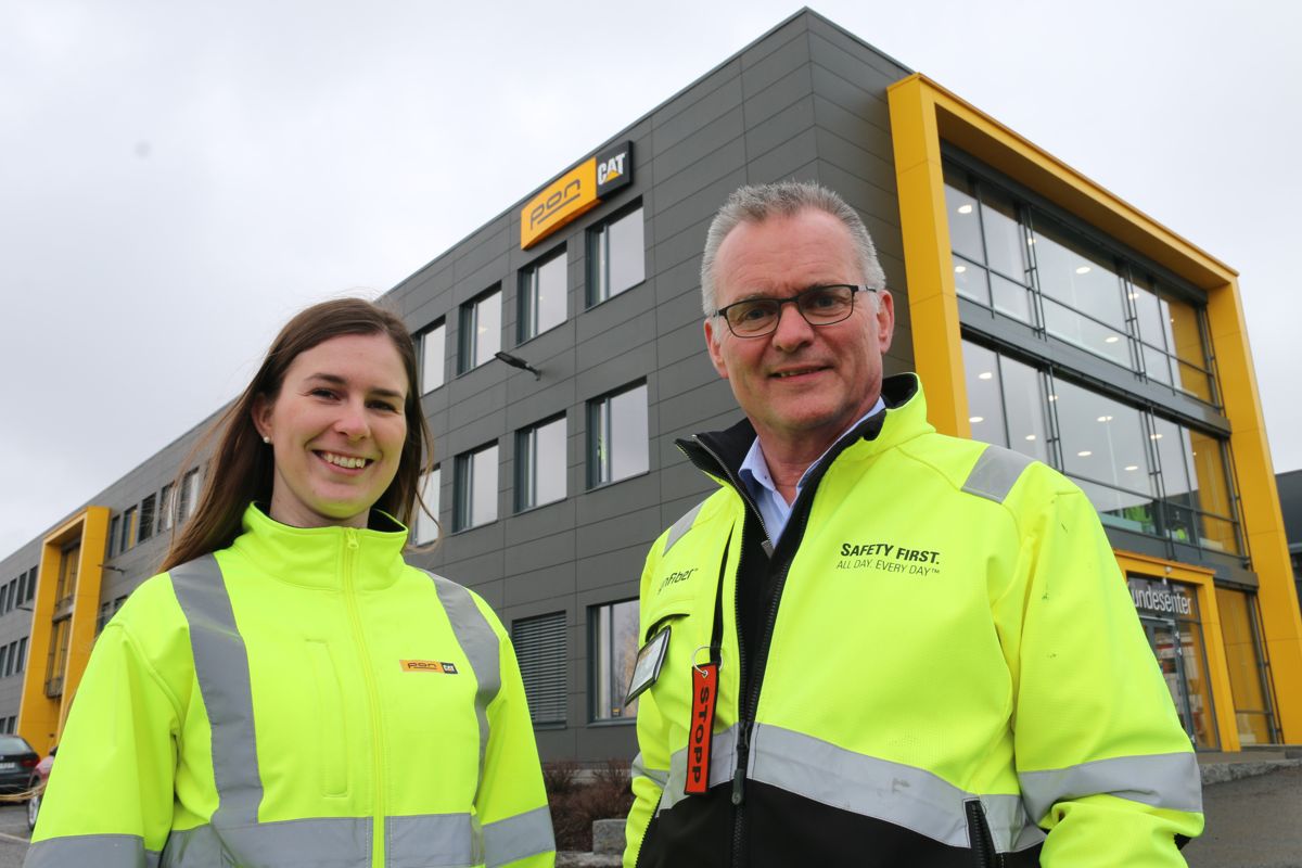 Administrerende direktør Erik Sollerud og markedskoordinator Weronica Karlsrud i Pon Equipment er klare for en ny utgave av Vei og Anlegg.