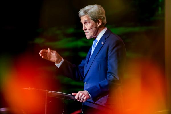 USAs klimautsending John Kerry talte fredag under 50-årsdagen til Klima- og miljødepartementet i Oslo. Foto: Ørn E. Borgen / NTB