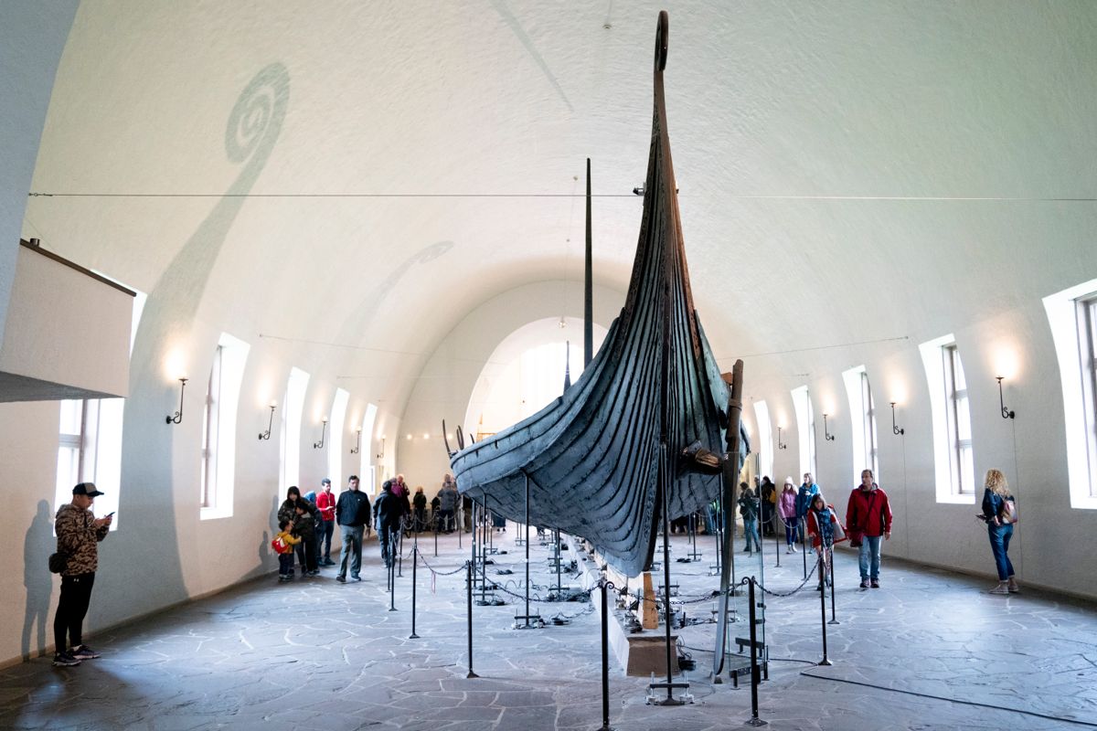 Vikingskipene skal få et nytt hjem, men det krever Kunnskapsdepartementet at må bli vesentlig billigere enn det som nå er anslått. Foto: Fredrik Hagen / NTB