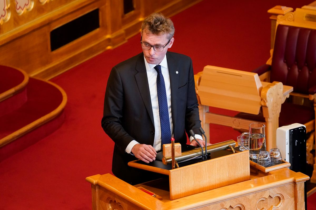 Forsknings- og høyere utdanningsminister Ola Borten Moe (Sp) krever at vikingtidsmuseet kutter en milliard kroner fra byggeprosjektet. Foto: Torstein Bøe / NTB