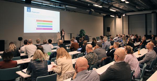 Marianne Kjendseth Wiik fra Sintef fortalte om rapporten de har utarbeidet for Oslo kommune på konferansen.