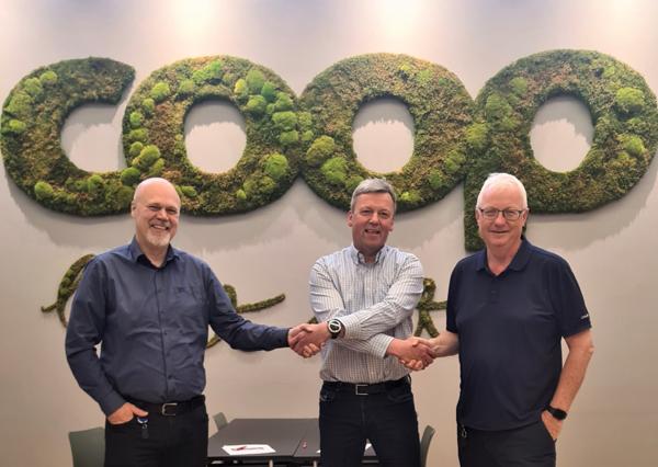 Ulf Haugen, eiendomsdirektør Coop Midt-Norge, Trond Schjølberg, daglig leder Johan Kjellmark AS og Torbjørn Skei, administrerende direktør Coop Midt-Norge. Foto: Coop