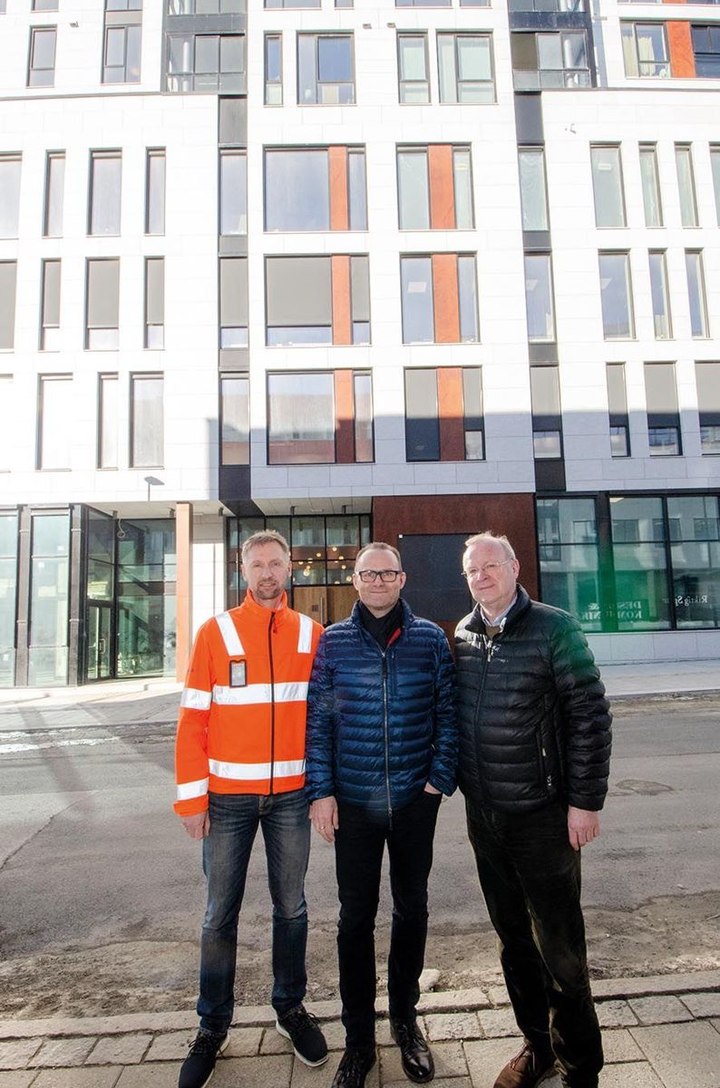 Prosjektleder i Skanska Bjørn-Wiggo Hansen (fra venstre) med Boreus Eiendoms prosjektledere Trond S. Tørdal og Preben Koch.