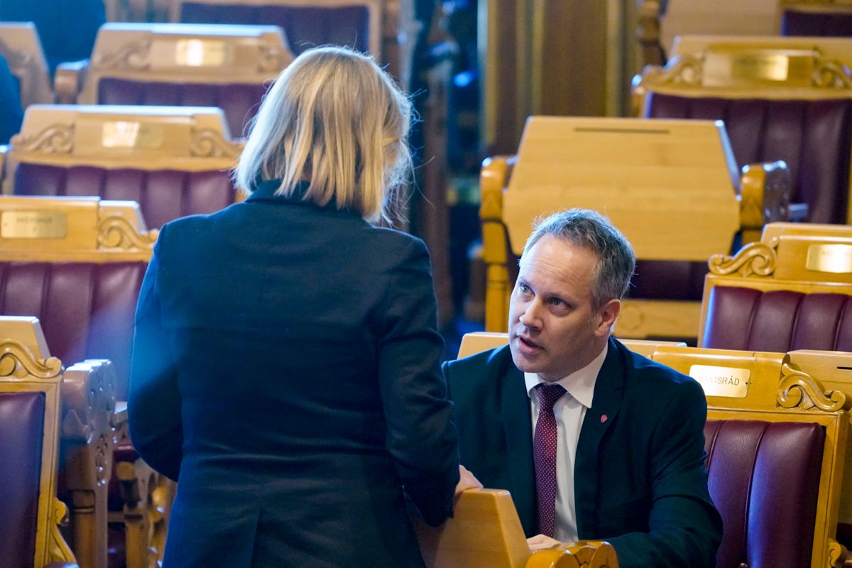 Samferdselsminister Jon-Ivar Nygård (Ap) sier ja til Fornebubanen, men nei til å øke statens pengebidrag. Foto: Ole Berg-Rusten / NTB