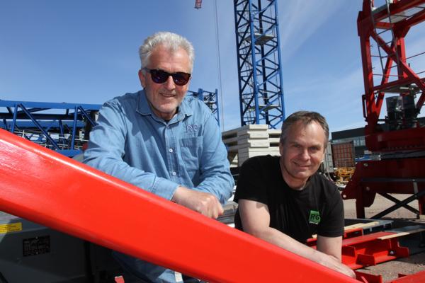Salgs- og markedssjef Ståle Døhl (til venstre) og daglig leder Espen Jensen i Rental Group Crane, forteller at et av selskapets store satsningsområder fremover blir skipsverft og offshoreindustri.
