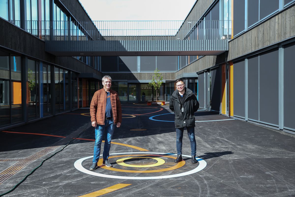 Kolvikbakken ungdomsskole er det første store prosjektet i nystartede Åsen & Øvrelid Nordvest AS for prosjektsjef Tor Laxaa (t.v.) og prosjektleder Sverre Ulvestad. De er lokale medeiere i selskapet.