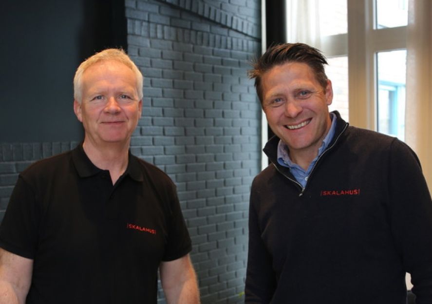 Forhandlerleder Tore Larsen og kjededirektør Ketil Strand i Skalahus er i god driv til å utvikle huskjeden til å bli landsdekkende, og ser nå etter flere lagspillere.