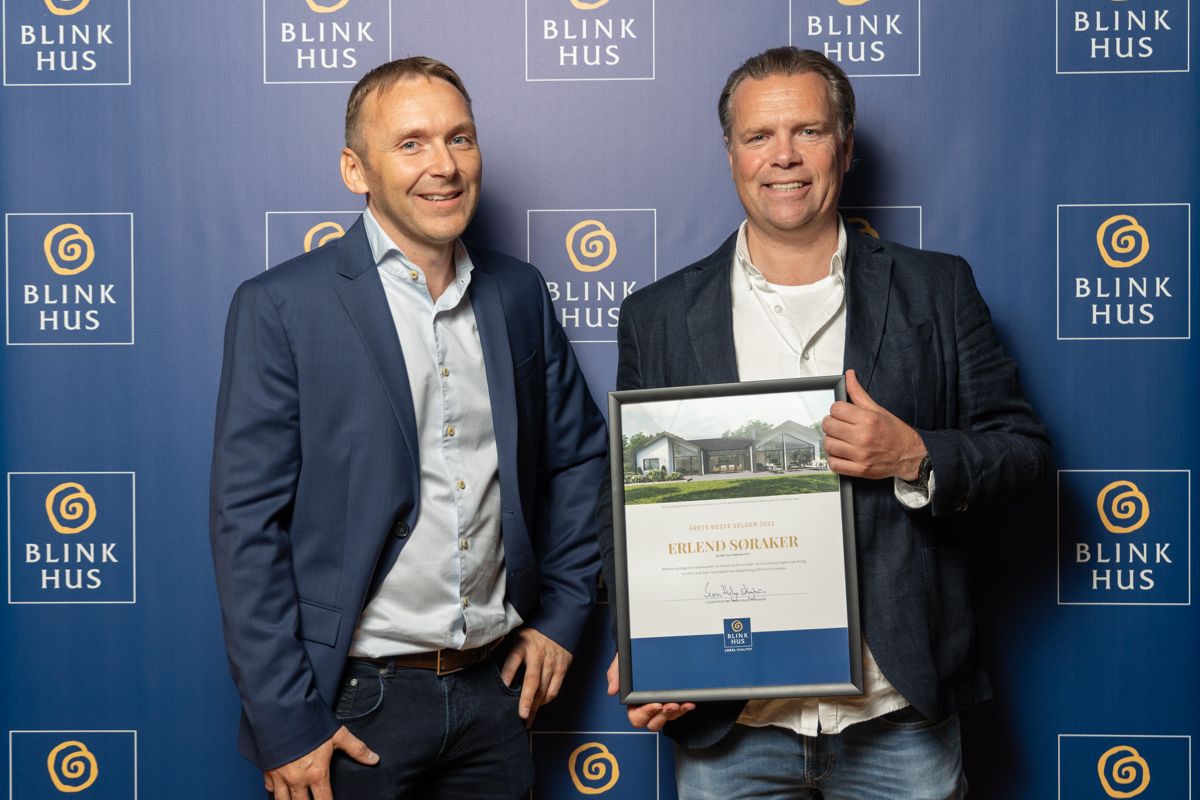 Erlend Søraker, Blink Hus Bokvalitet (t.h), sammen med Svein Helge Skogheim, kjededirektør i Blink Hus.