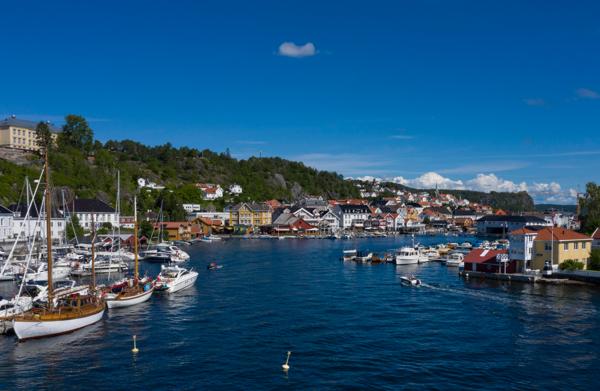 Utsikt mot Kragerø sentrum. DNB Eiendom tror sjøhytter vil stige i pris, fordi det ikke er så mange av dem til salgs. Foto: Geir Olsen / NTB