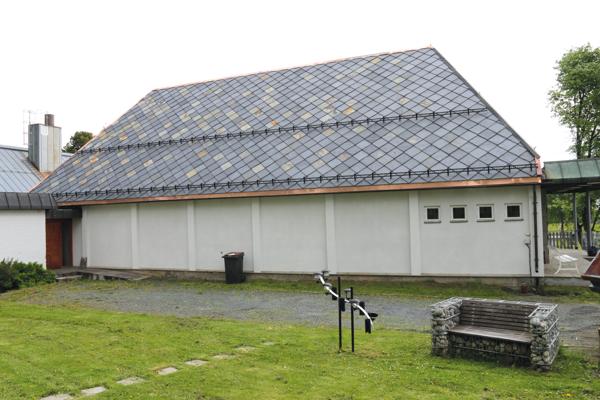 Hunn kapell i Gjøvik ble bygget 1958. I vår har bygget fått nytt skifertak. Foto: Ådne Homleid