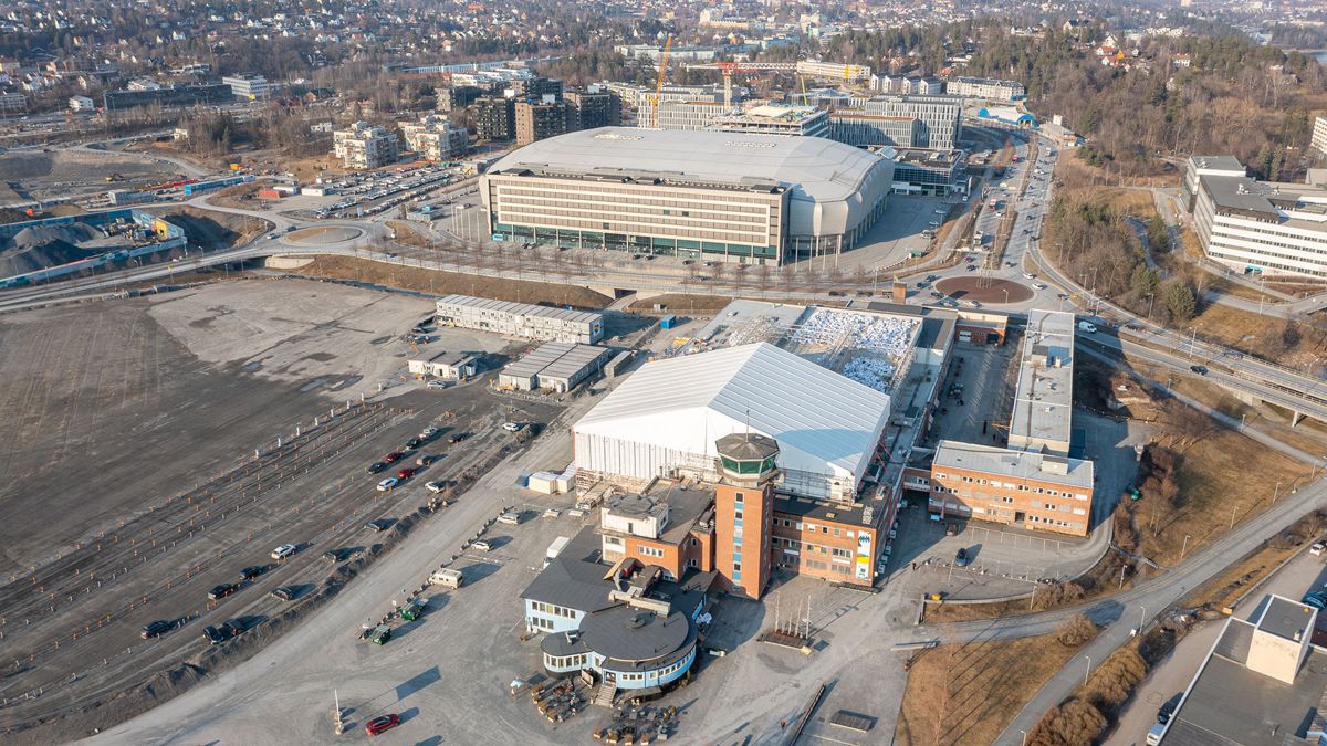 Oversikt over bygningsmassen rundt det gamle flytårnet på Fornebu.