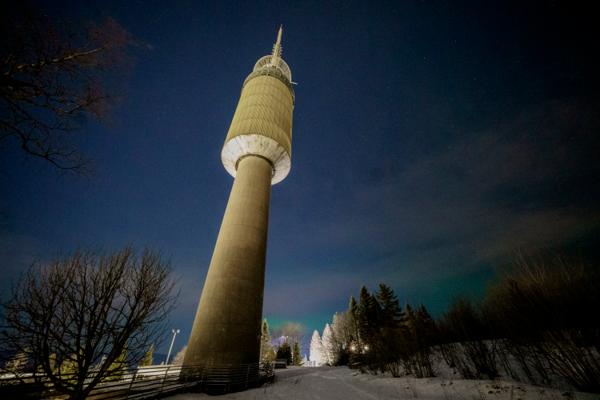 Oslo kommune har nå besluttet at Tryvannstårnet skal selges etter at Bymiljøetaten i forrige måned anbefalte salg, meldte Byggeindustrien i 2022. Foto: Stian Lysberg Solum / NTB
