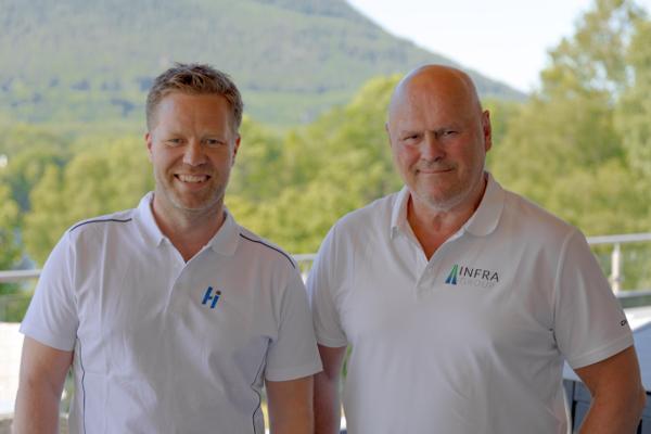 Anders Høiback (til venstre) blir ny sjef for HI Entreprenører, den største divisjonen i konsernet Infra Group, ledet av Albert Hæhre. Foto: Infra Group