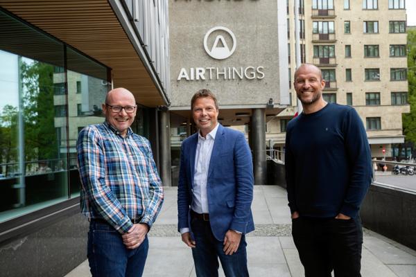 Geir Førre (styreleder) (f.v.), Øyvind Birkenes (CEO ) og Aksel L. Svindal (styremedlem). Foto: Airthings