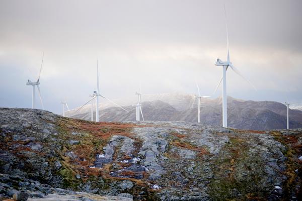 Kommunene Gamvik og Lebesby har bedt NVE om å behandle flere vindkraftprosjekter. Foto: Ole Martin Wold / NTB