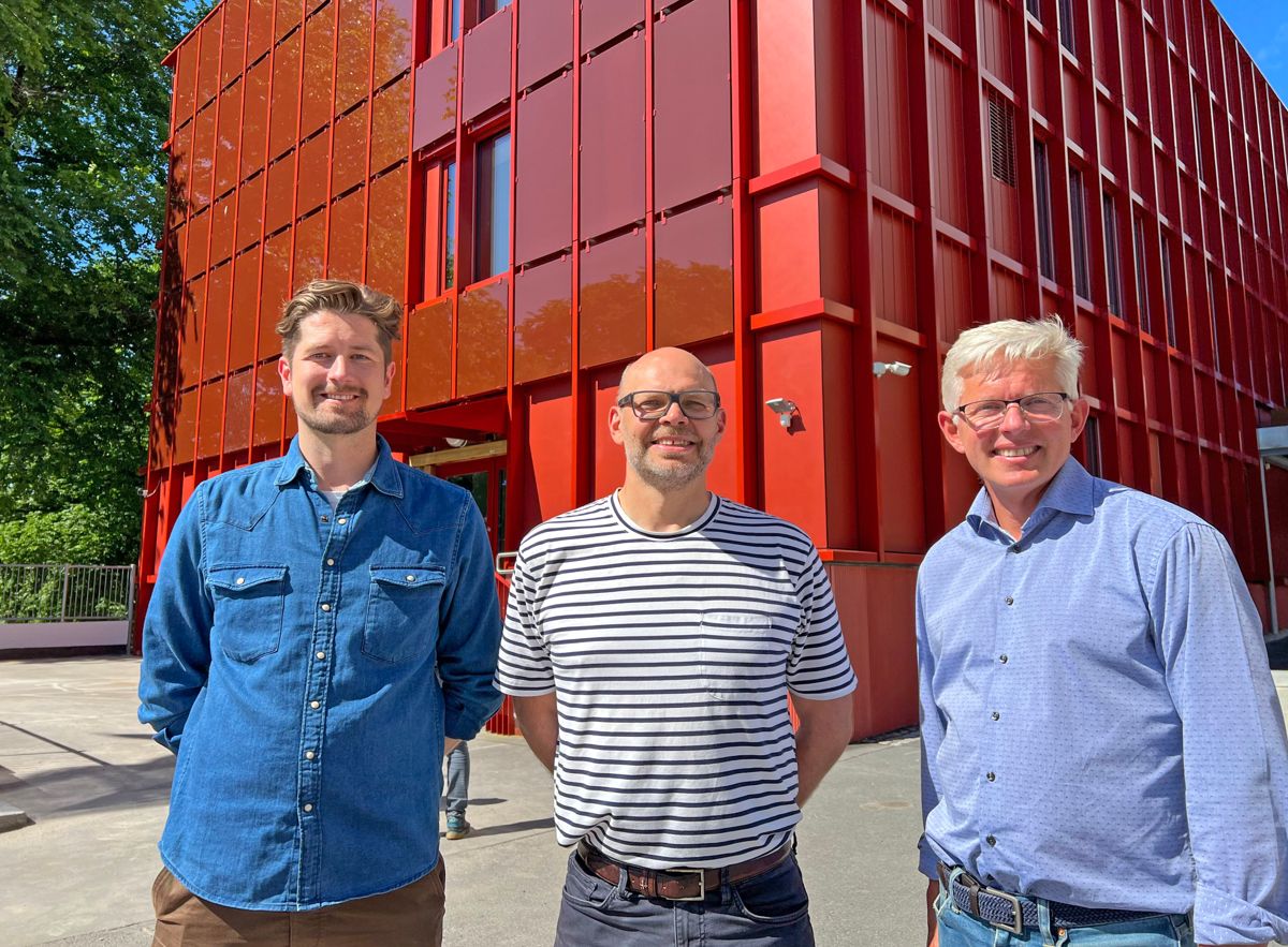 Byggeleder Simen Hjelseth i Sweco (fra venstre), prosjektleder Anders Løkke i Oslobygg KF og prosjekteringsgruppeleder Petter Skattum i Multiconsult. Foto: Cato A. Mørk / Multiconsult