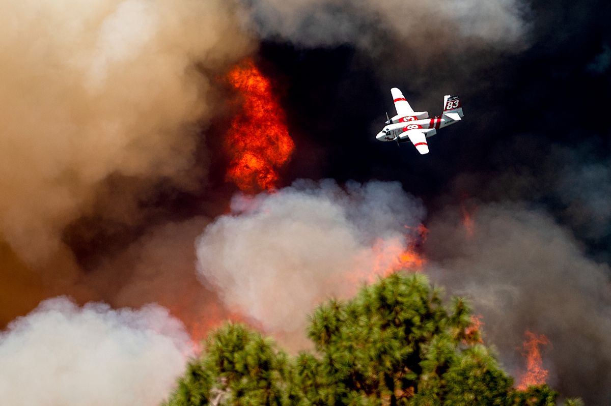 Skogbranner, flom og høye temperaturer har gjort klimaendringene virkelige for mange amerikanere. Her fra en skogbrann i California nylig. Australske forskere har ikke uventet utpekt klimaendringer som en av sju trender som vil prege verden framover. Foto: AP / NTB