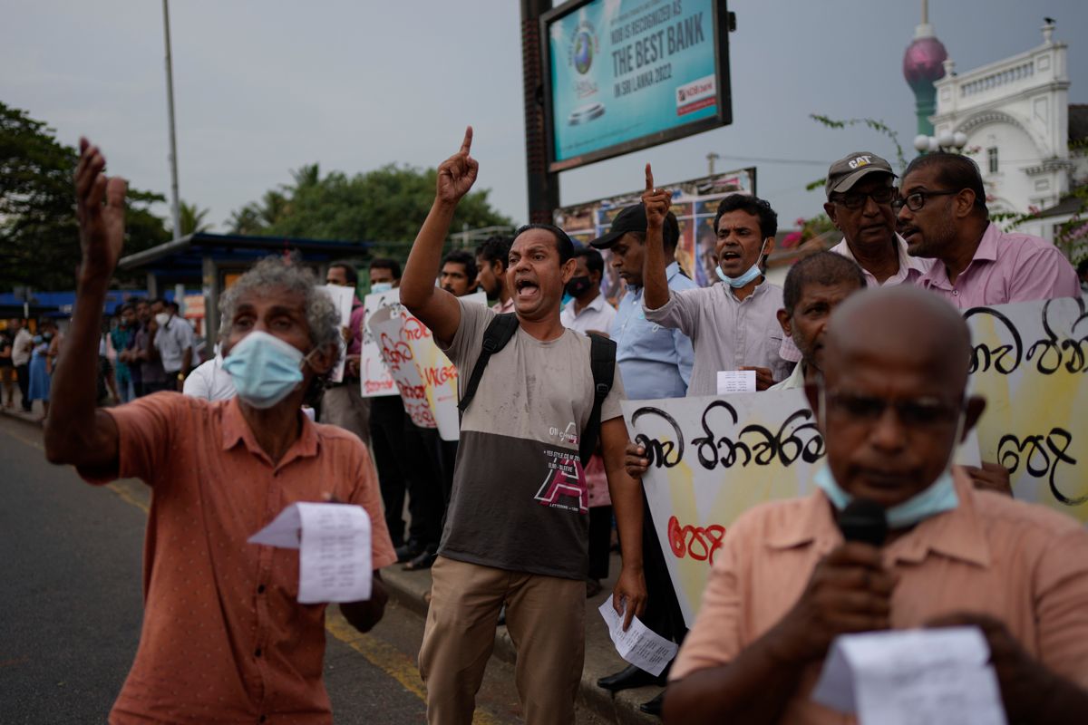 Det er viktig med et sterkt folkelig press for at beslutningstakerne skal være åpne, rettferdige og føre et tillitsbasert styresett, påpeker australske forskere. I Sri Lanka var det nylig store protester mot en regjering som manglet tillit hos store deler av befolkningen. Foto: AP / NTB