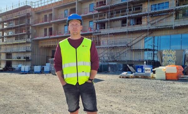 Byggeplassleder Thomas Bråten Østby i Backe Oppland har kontrooll over hva som har blitt borte etter at tyver besøkte entreprenørens byggeplass på Kapp natt til torsdag.